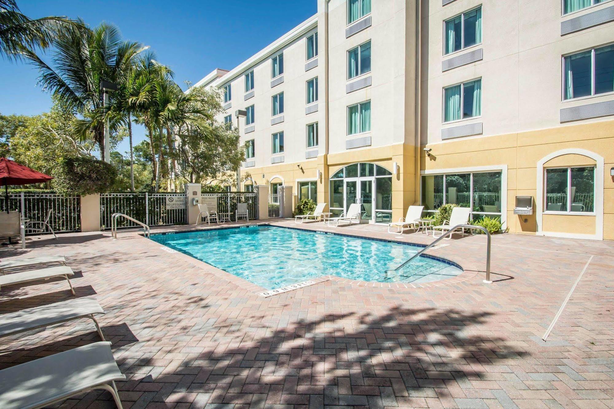 Comfort Inn & Suites Jupiter I-95 מראה חיצוני תמונה
